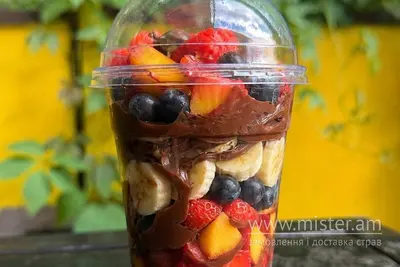 Фруктовий салат з Nutella Вафлі їм undefined фото