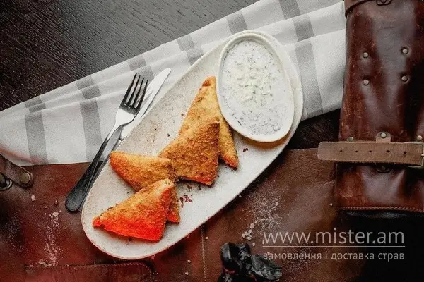 Самоса з соусом садзикі - "Три Слона" в Рівному фото