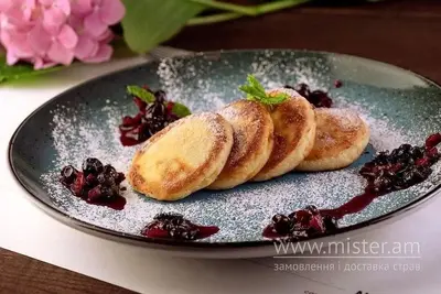 Сирники духмяні з фруктовим гарніром Nice 2 Meet You undefined фото
