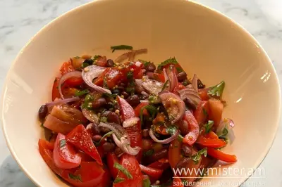 Фреш салат з червоних помідорів та фасолі Trattoria undefined фото