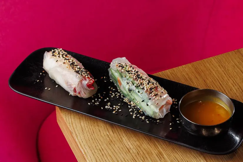 Салатний спрінг рол з креветкою - "Sakura Sushi" в Івано-Франківську фото