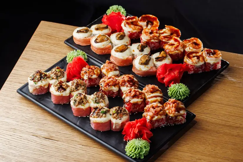 Мікс запечений ролів - "Sakura Sushi" в Івано-Франківську фото