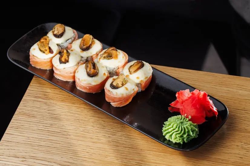 Запечений рол з мідіями - "Sakura Sushi" в Івано-Франківську фото