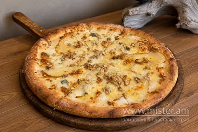 Піца з грушею та сиром дор блю 30 см New York Street Pizza undefined фото