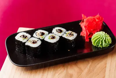 Макі авокадо Sakura Sushi undefined фото