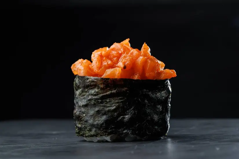 Гункан лосось спайсі - "Sakura Sushi" в Івано-Франківську фото