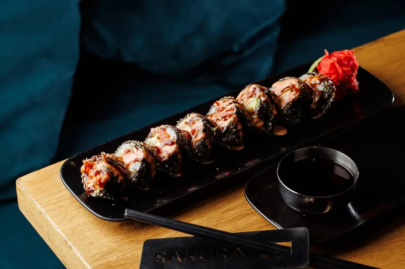 Смажений рол з лососем - "Sakura Sushi" в Івано-Франківську фото