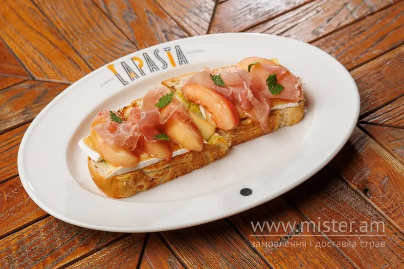 Брускета з нектарином - "LAPASTA" в Чернівцях фото