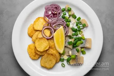 Оселедець з картоплею Лучеськ Паб undefined фото