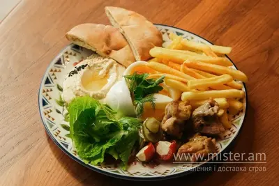 Сніданок з куркою, яйцем та хумусом Комбінат undefined фото