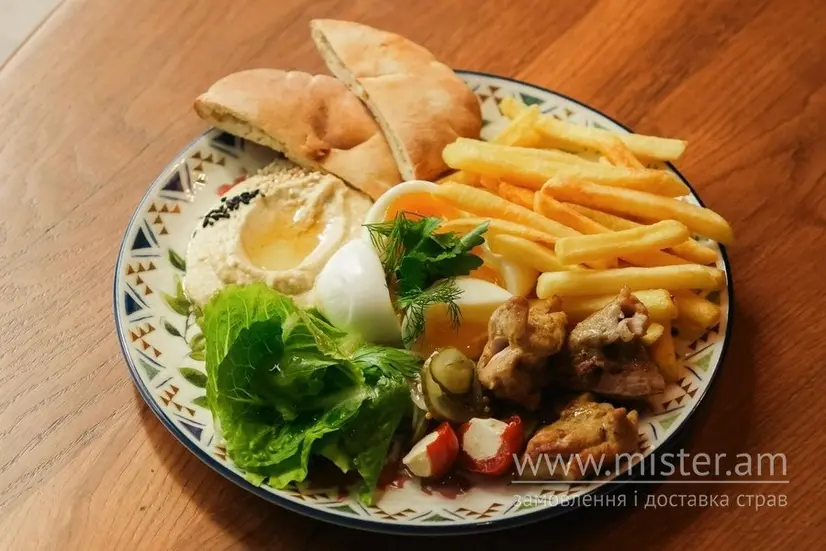 Сніданок з куркою, яйцем та хумусом - "Комбінат" в Сумах фото 