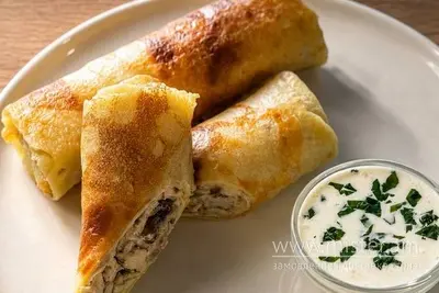 Налисники з куркою, грибами, сиром Моцарела та сметанним соусом Patisserie Cafe undefined фото
