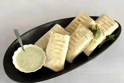 Лаваш-гриль з сиром Сулугуні, томатами та зеленню Наомі undefined фото