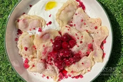 Вареники з вишнею та йогуртом Малахіка undefined фото