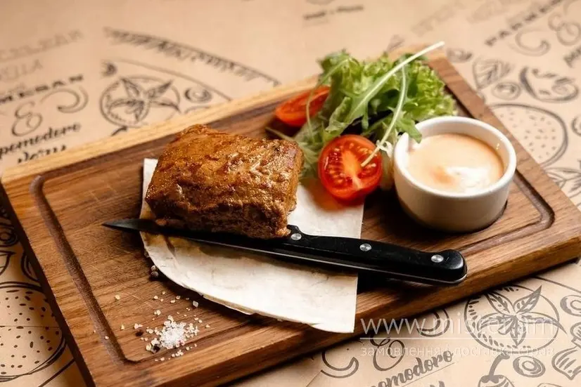 Соковитий стейк з телятини - "New York Street Pizza" в Луцьку фото 