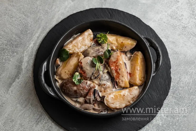 Картопля печена з соусом, беконом, печерицями, куркумою та вершками - "Basilico" в Івано-Франківську фото