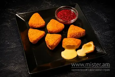 Камамбер фрі з малиновим джемом Orange Bar undefined фото
