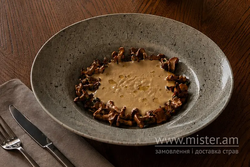 Лисички з мусом зі смаженої картоплі - "Servant" в Черкасах фото