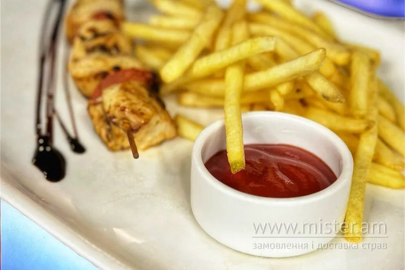 Курячий шашличок з картоплею фрі - "Trattoria" в Дрогобичі фото
