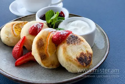 Сирники з кокосом та білим шоколадом Trattoria undefined фото