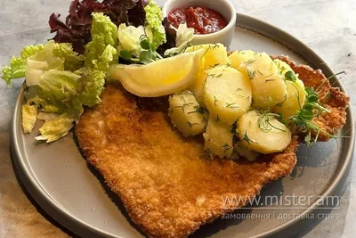 Шніцель зі свинини з картоплею Trattoria undefined фото