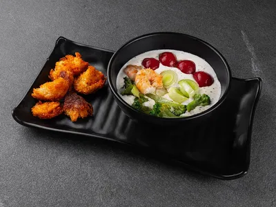 Сирний крем-суп з креветками, броколі, томатами Yoki restaurant undefined фото