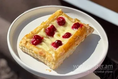 Слойка з заварним кремом Крихітка Шу undefined фото