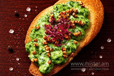 Брускета з томленим шпинатом та попконом з гречки Granat undefined фото