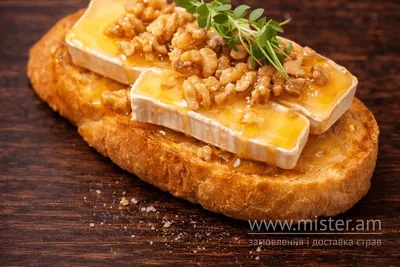 Брускета з камамбером та горіхами Granat undefined фото