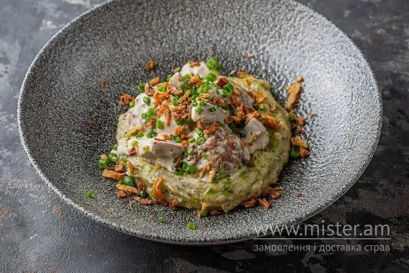 Тефтелі з яловичини з пюре і грибним соусом - "The Truffle" в Черкасах фото