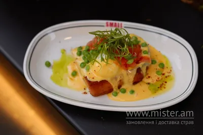Яйця Бенедикт зі слабосоленим лососем Small Cafe undefined фото