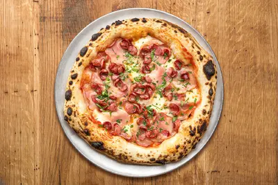 Копчені ковбаски, шинка та соус BBQ Italist pizza & pasta undefined фото