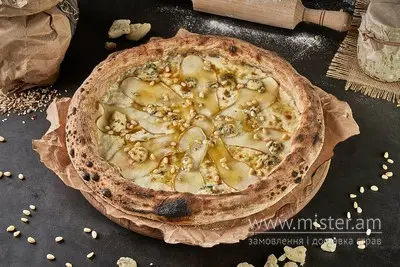 Піца житня "З грушею та горгонзолою" 30 см Treba Pizza undefined фото
