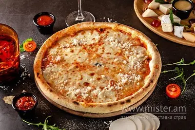 Піца "З копченим сиром" 32 см Treba Pizza undefined фото