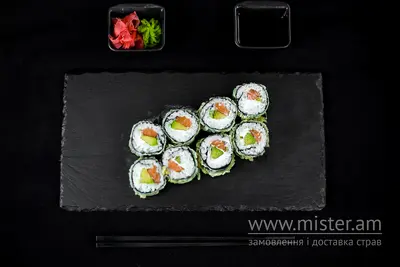 Теплий рол з лососем Sushi-Pizza by La Spezia (вул.Харківська, 5/1) undefined фото
