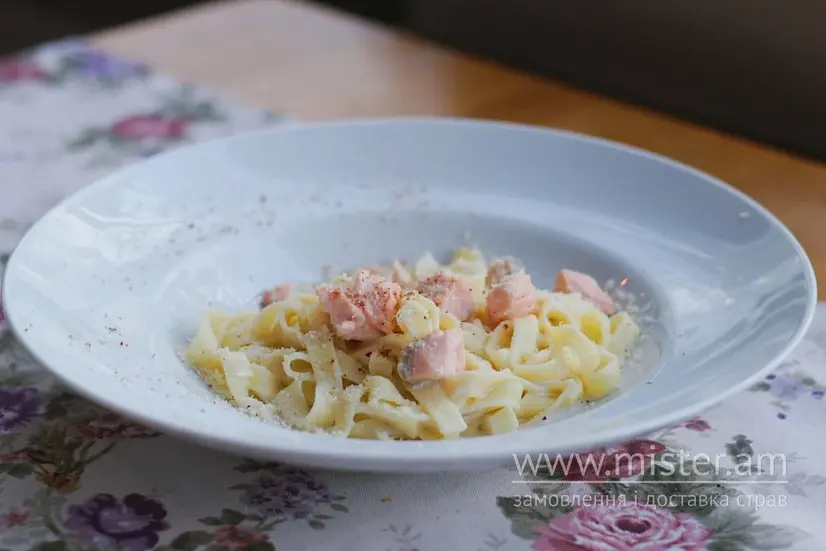 Тальятеллі з лососем - "Peperoni" в Чернігові фото