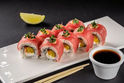 Філадельфія з тунцем і манго (8 шматочків) TREBA Pizza & Sushi undefined фото