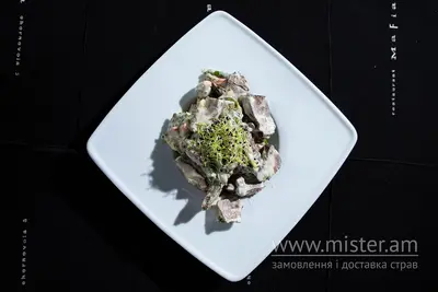 Телятина з овочами в сирному соусі Mafia undefined фото