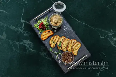 Паштет з птиці з цибулевим конфітюром та грінками Cleo Rest undefined фото