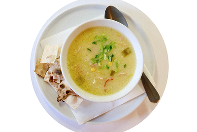 Курячий бульйон, молоко, картопля, кукурудзяне пюре, ріпчаста цибуля, цибуля порей, бекон, кукурудза, чипси, цибуля зелена Pizza Buro фото