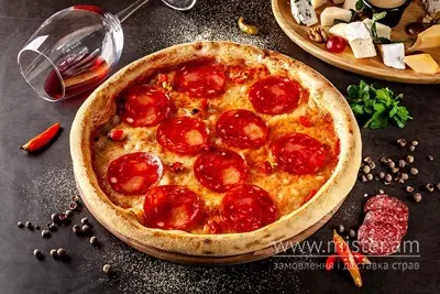 Піца "Пепероні" 32 см Treba Pizza undefined фото
