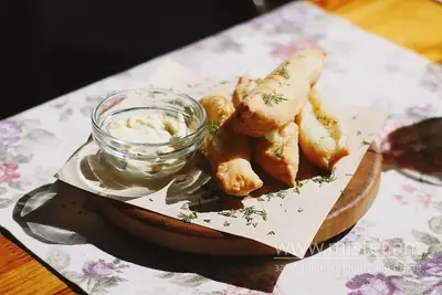 Сирні палички з часниковим соусом Peperoni undefined фото