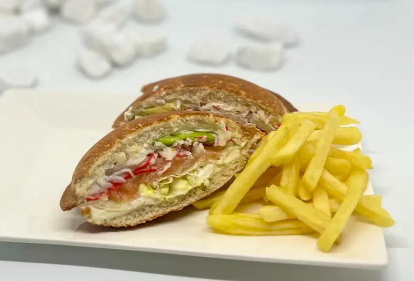 Затворен бургер с леко осолена сьомга - "ROKO FOOD" в Sofia снимка