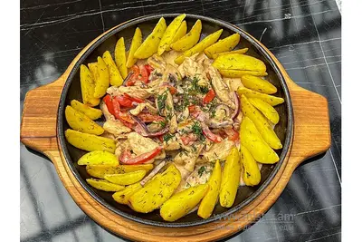 Пательня з куркою, грибами та картоплею по-селянськи Pasage Gartenberg undefined фото
