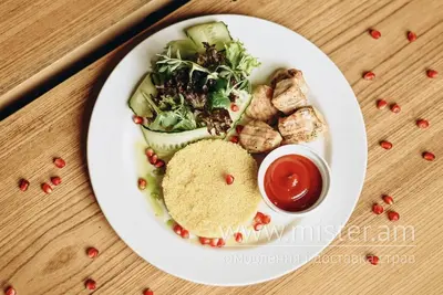 Шашлик курячий з кус-кусом та овочами Салобіє undefined фото