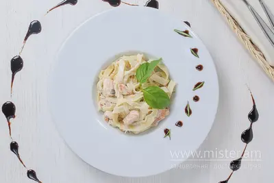 Паста з морепродуктами та вершковим соусом Family undefined фото