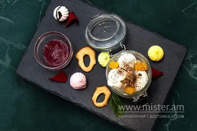 Морозиво з фруктами та ягідним  джемом Cleo Rest undefined фото
