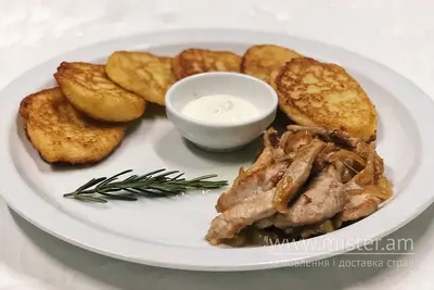 Деруни з м`ясною піджаркою Корчма на Грушевського undefined фото