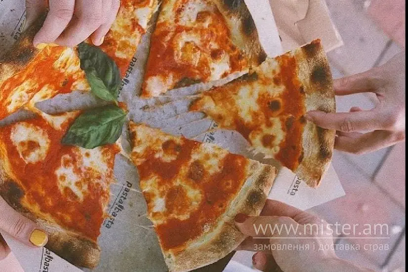 Піца "Маргарита" - "Pasta Basta" в Чернігові фото