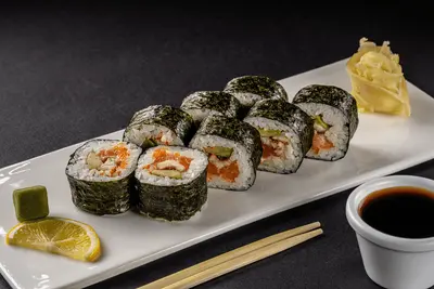Рол від шефа. Футомакі з вугрем і лососем TREBA Pizza & Sushi undefined фото